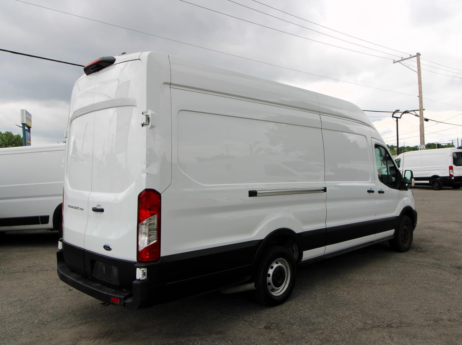 Ford Transit-250 Cargo Van 2021 - Image 9