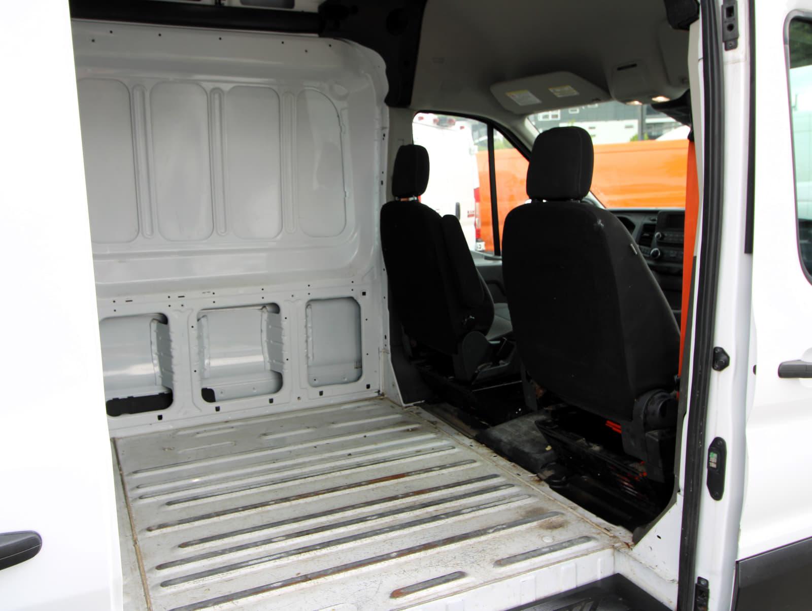Ford Transit-250 Cargo Van 2021 - Image 10
