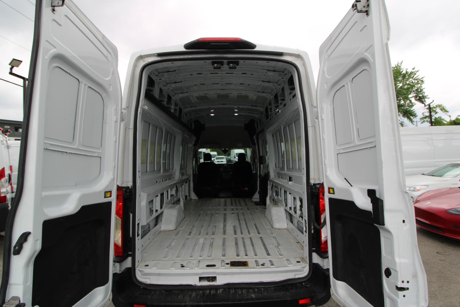 Ford Transit-250 Cargo Van 2021 - Image 17