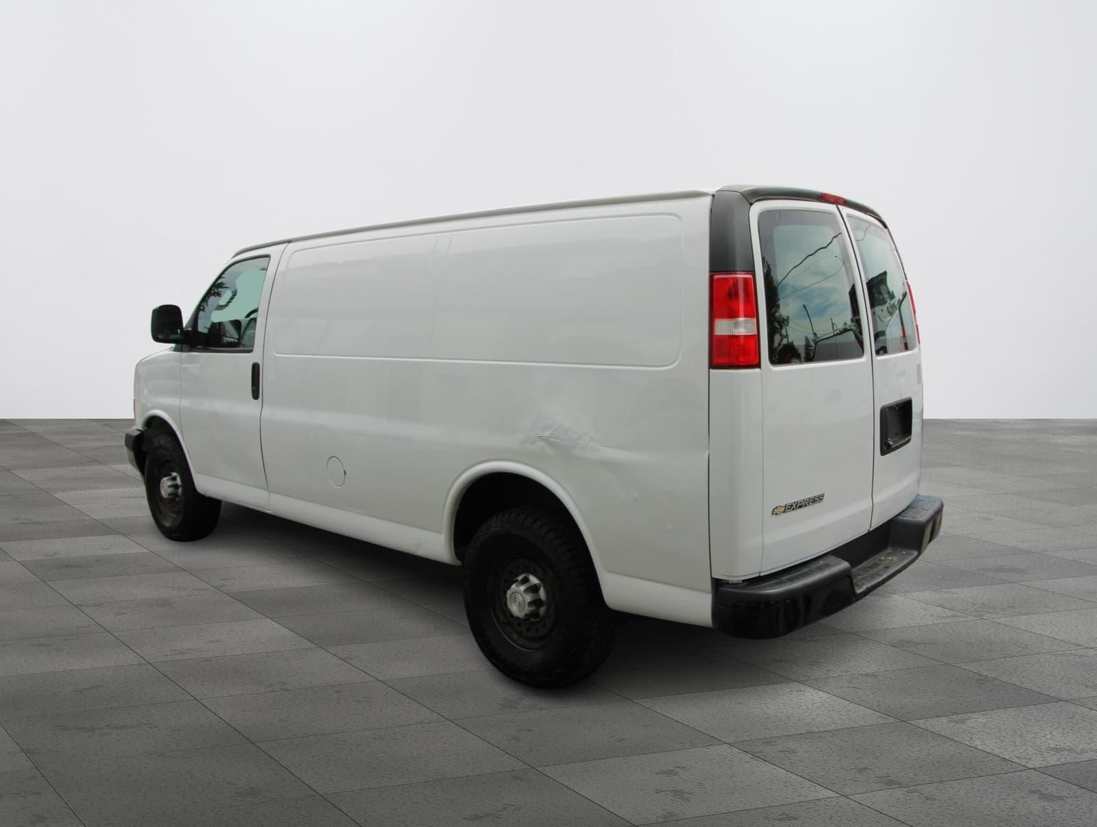 Chevrolet Express Cargo Van 2019 - Image 11