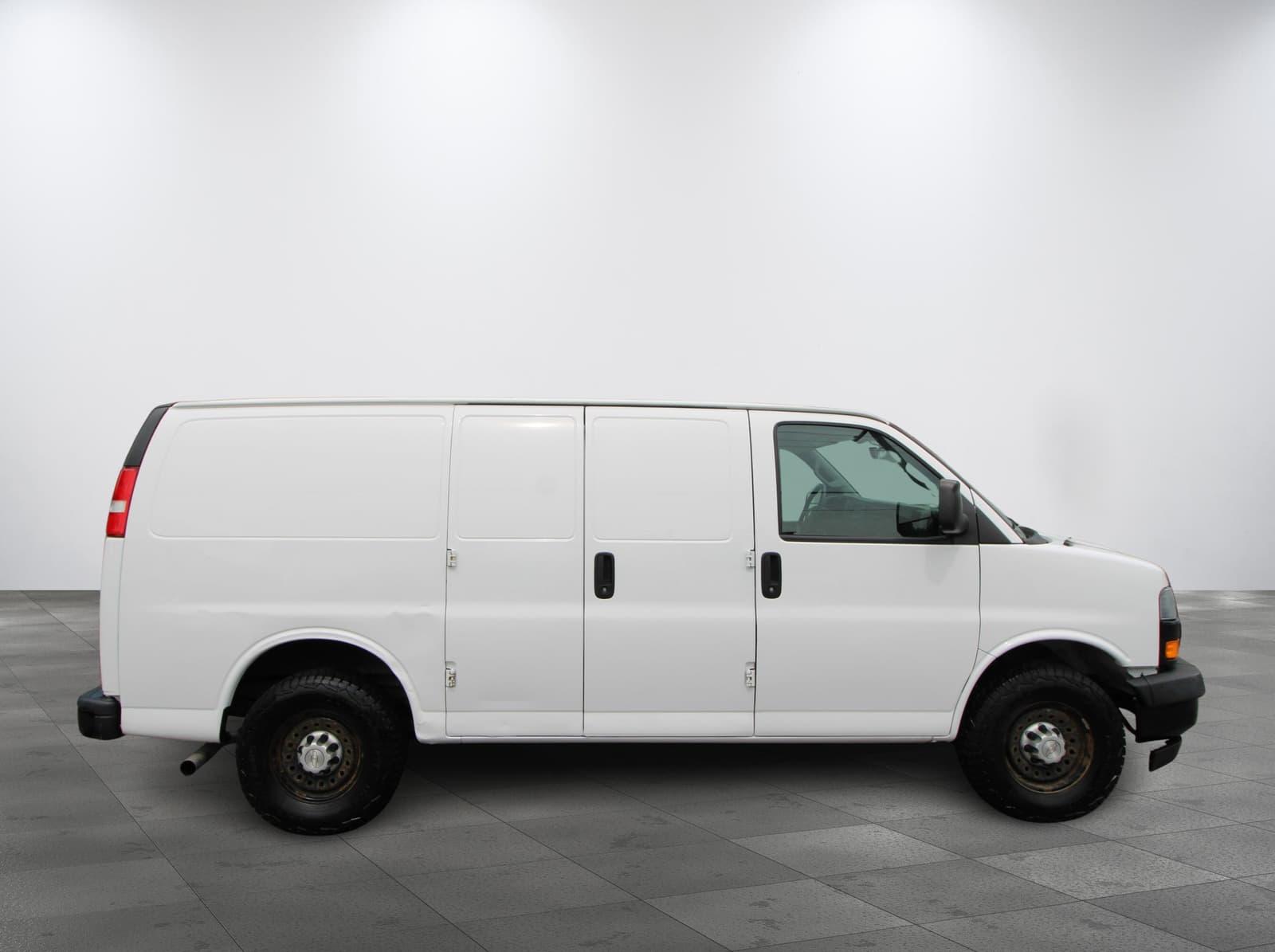 Chevrolet Express Cargo Van 2019 - Image 5