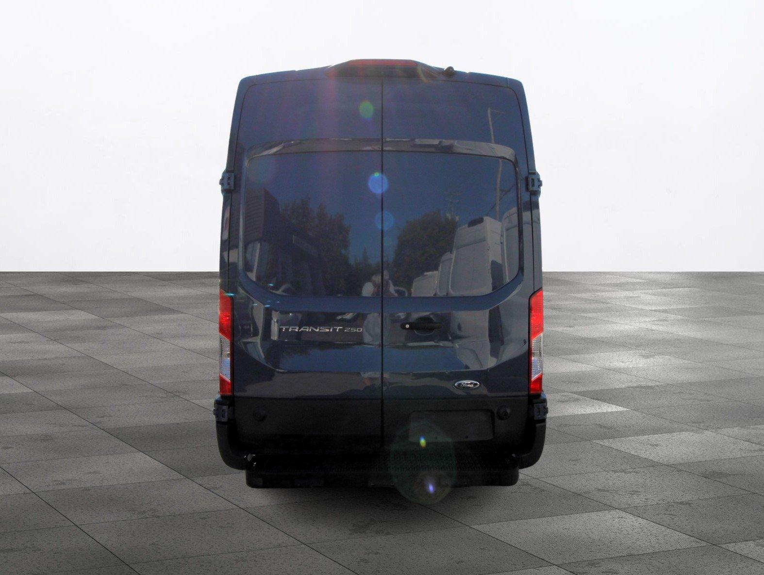 Ford Transit Cargo Van 2021 - Image 15