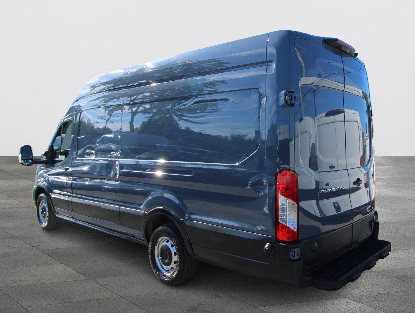 Ford Transit Cargo Van 2021 - Image 11