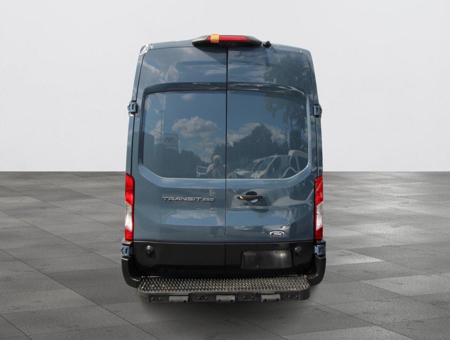 Ford Transit Cargo Van 2021 - Image 17