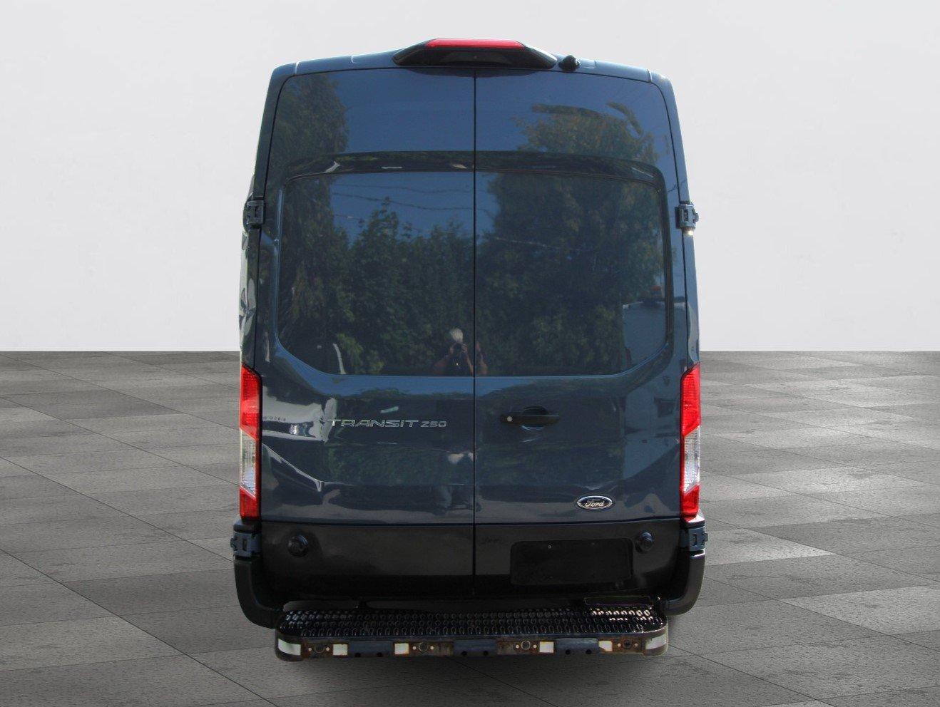 Ford Transit Cargo Van 2021 - Image 15