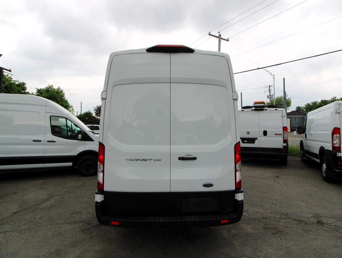 Ford Transit Cargo Van 2021 - Image 14