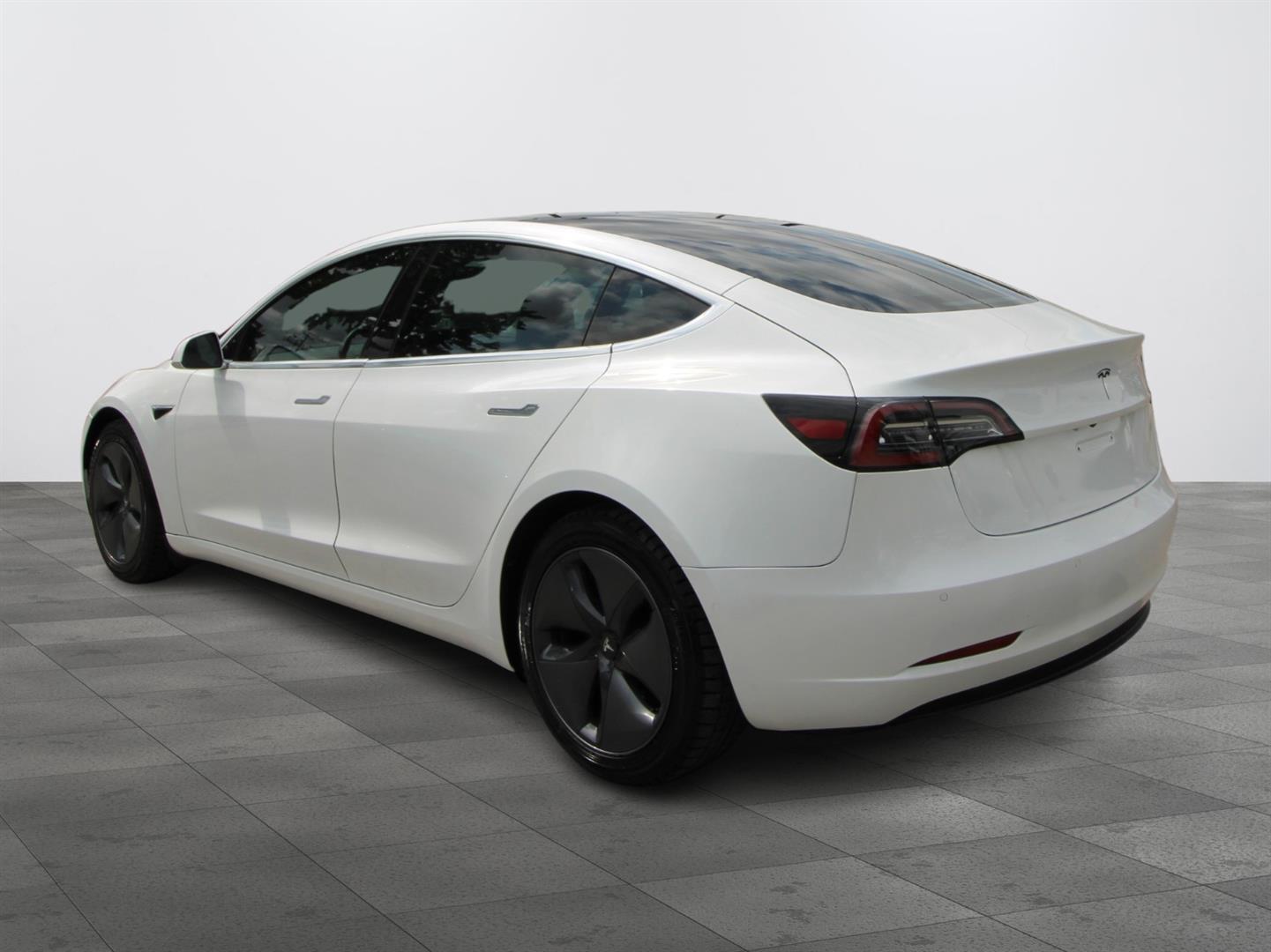 Tesla Model 3 2020 - Image 12