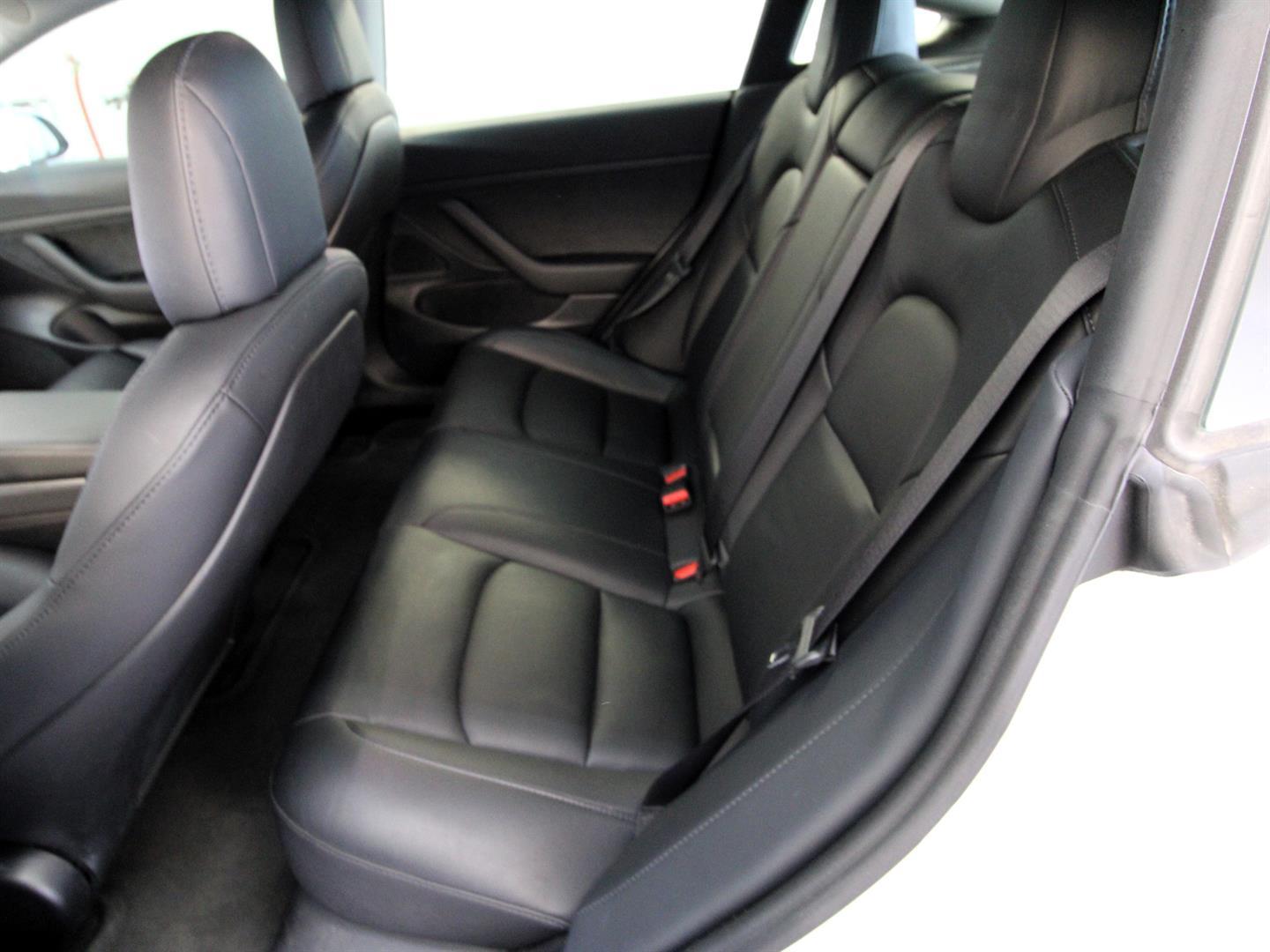 Tesla Model 3 2020 - Image 11