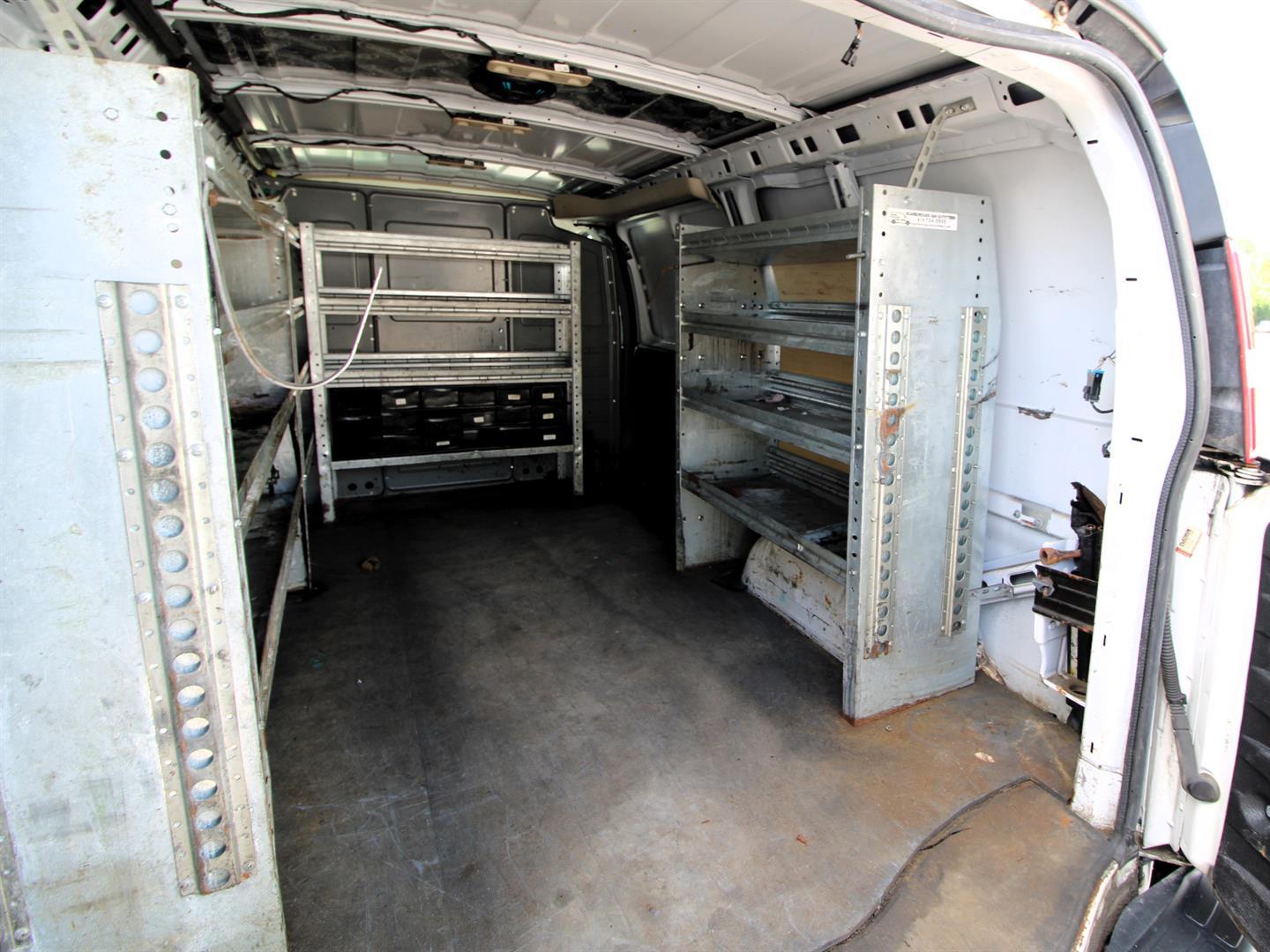 Gmc Savana Cargo Van 2018 - Image 9