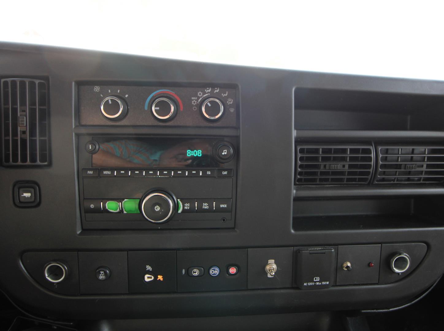 Gmc Savana Cargo Van 2018 - Image 17