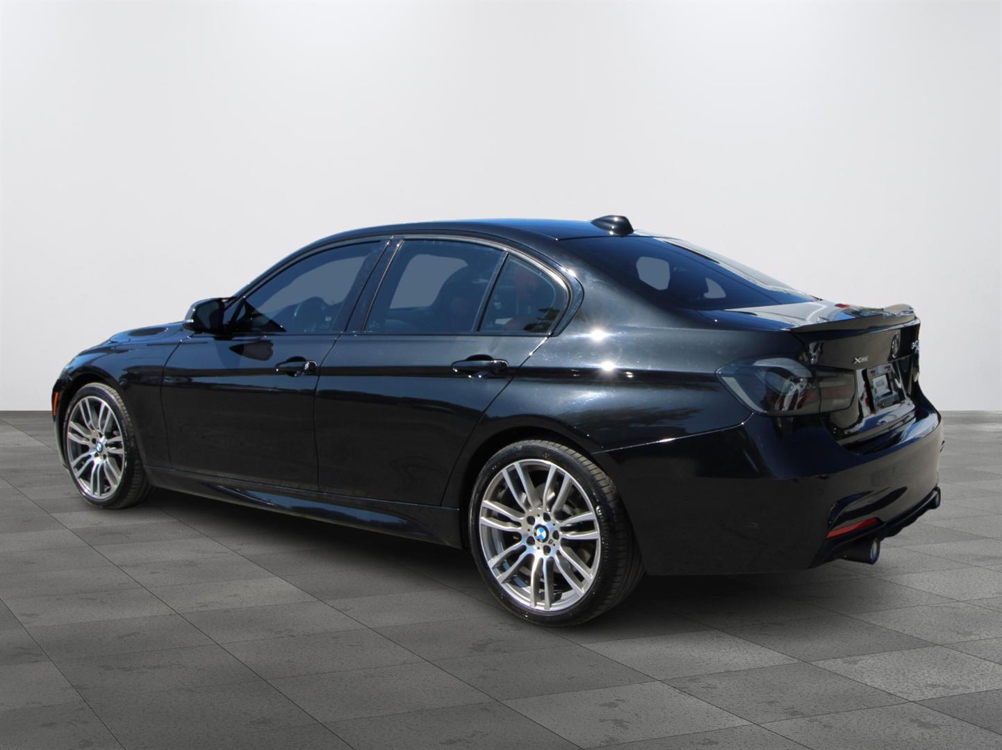 Bmw 3 Series 2017 - Image 16