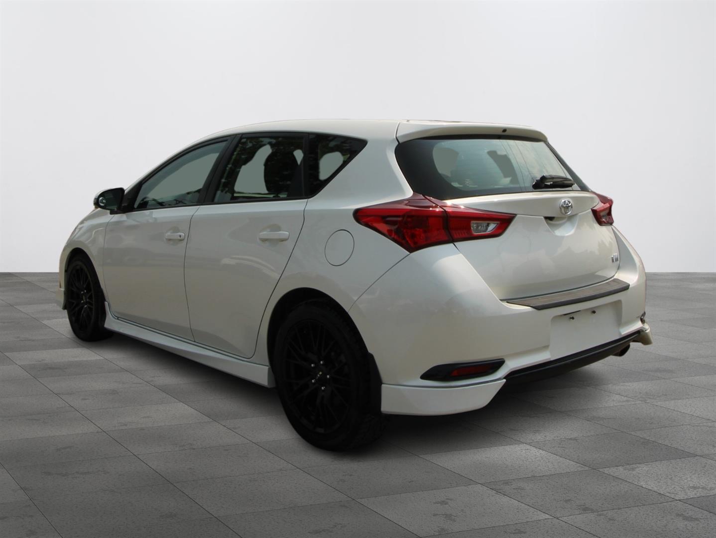 Toyota Corolla iM 2017 - Image 11