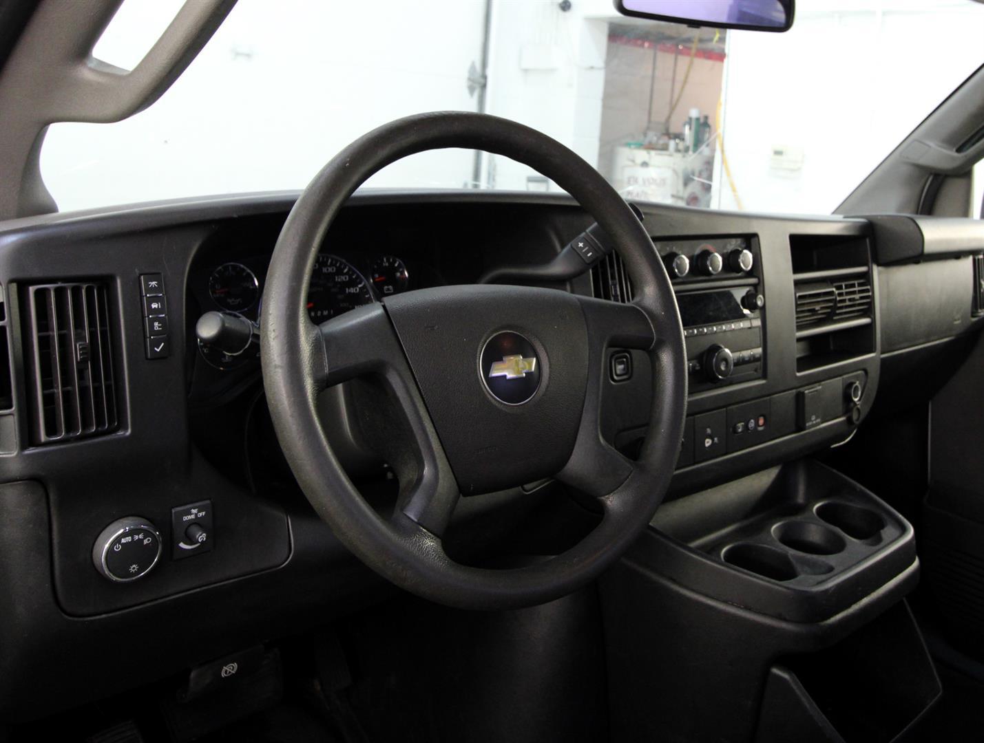 Chevrolet Express Cargo Van 2019 - Image 4