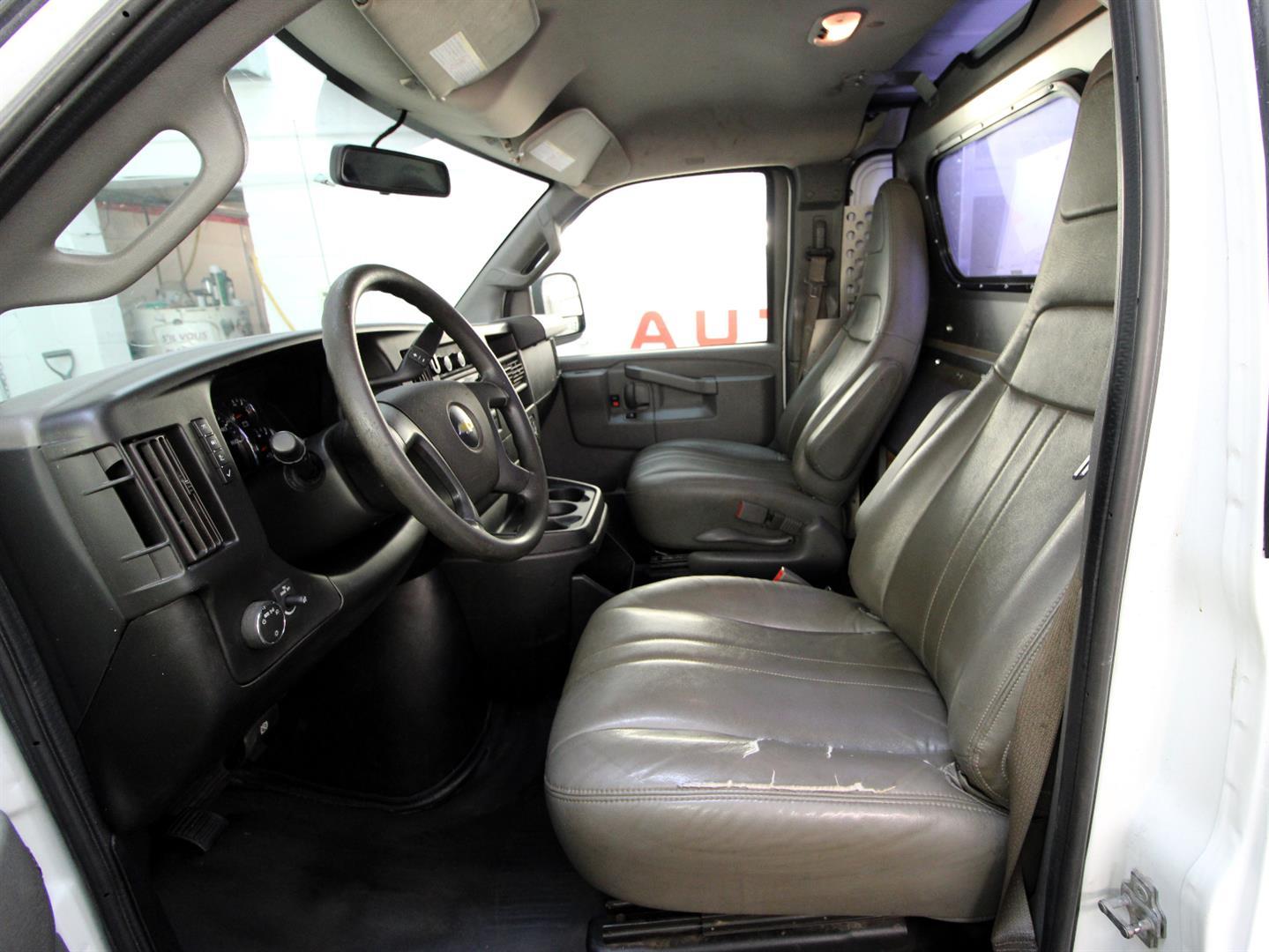 Chevrolet Express Cargo Van 2019 - Image 15