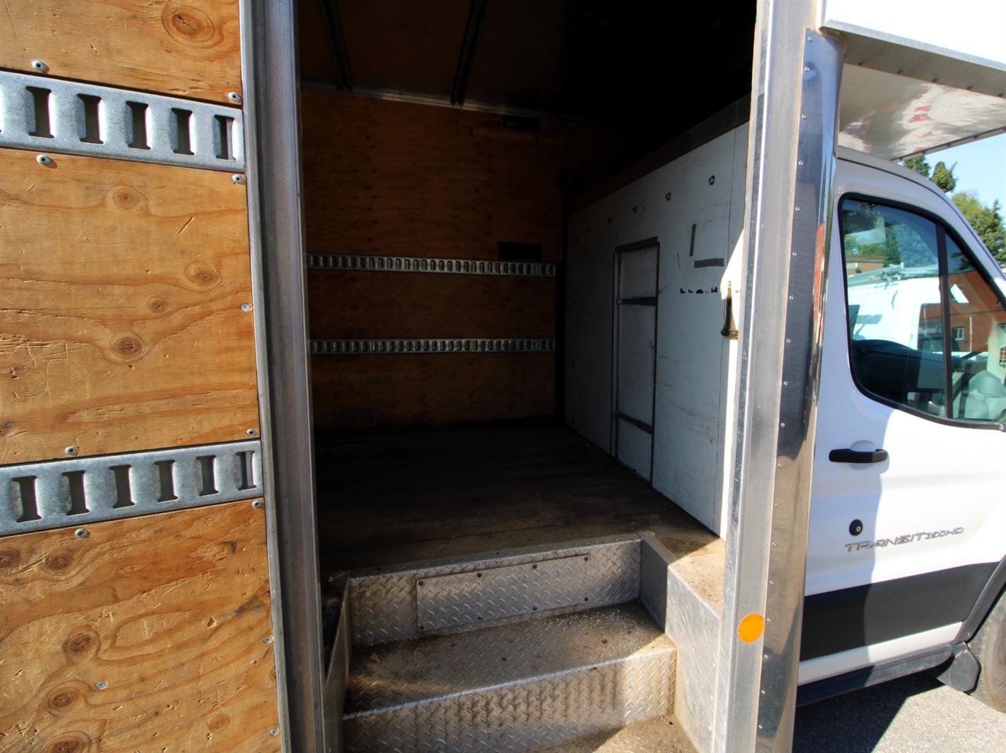 Ford Transit Cutaway 2019 - Image 3