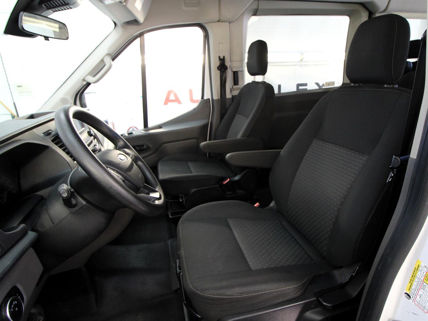 Ford Transit Passenger Wagon 2021 - Image 12