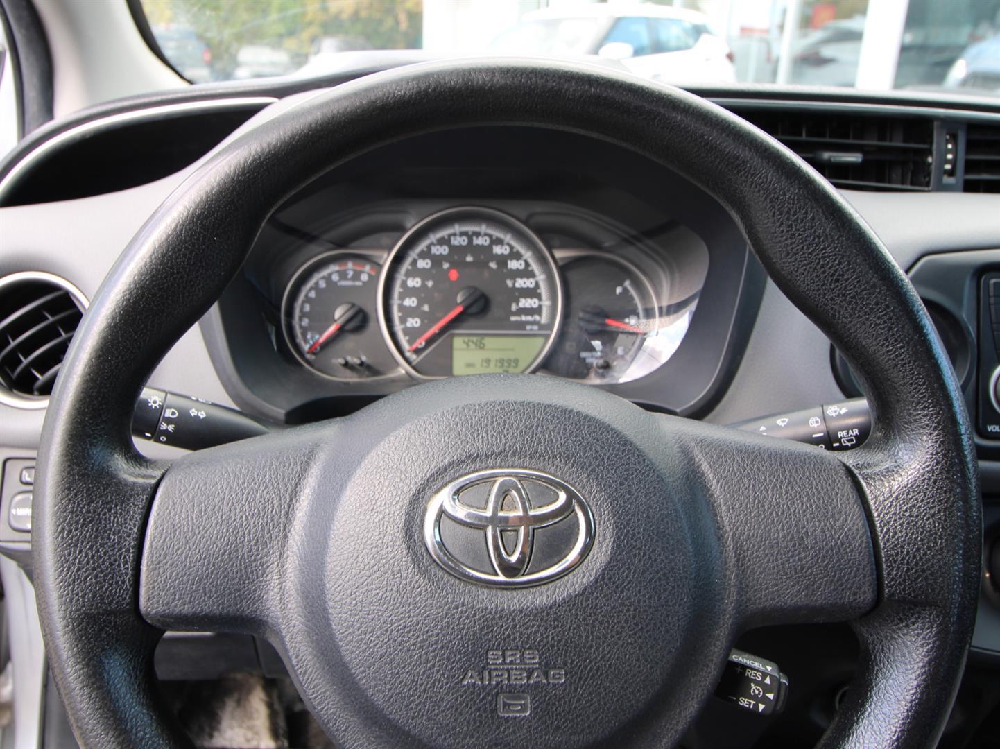 Toyota Yaris 2015 - Image 4