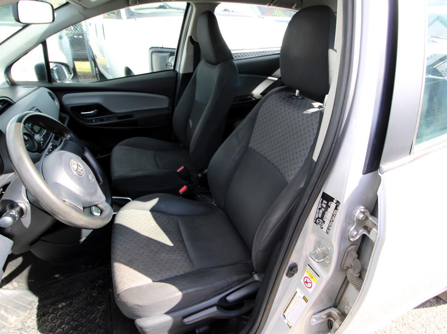 Toyota Yaris 2015 - Image 10