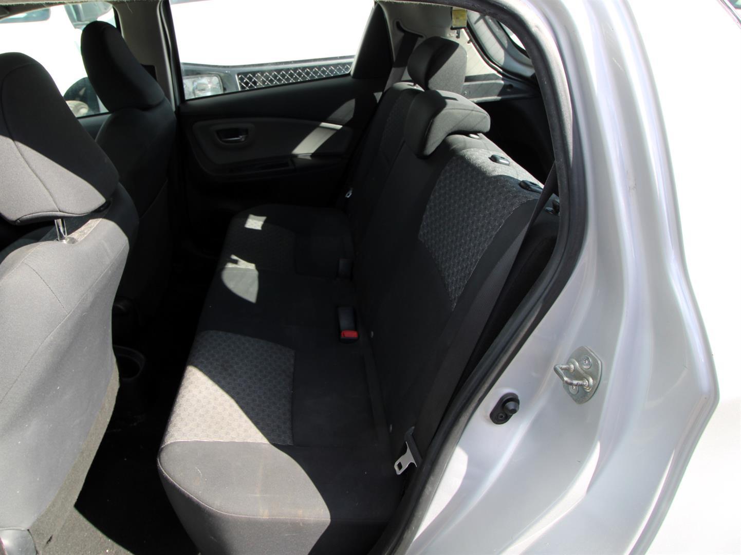 Toyota Yaris 2015 - Image 12