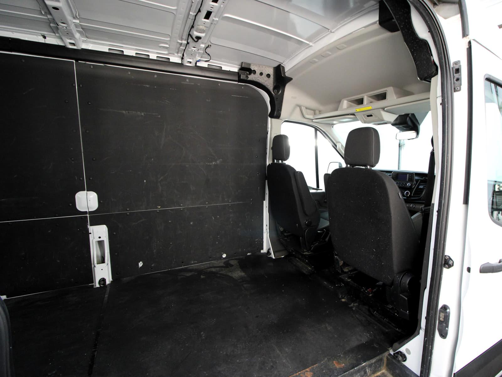 Ford Transit-250 Cargo Van 2023 - Image 10