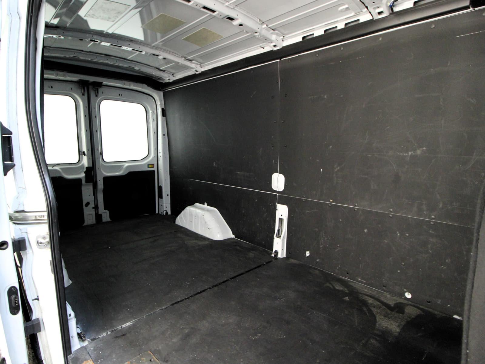 Ford Transit-250 Cargo Van 2023 - Image 12