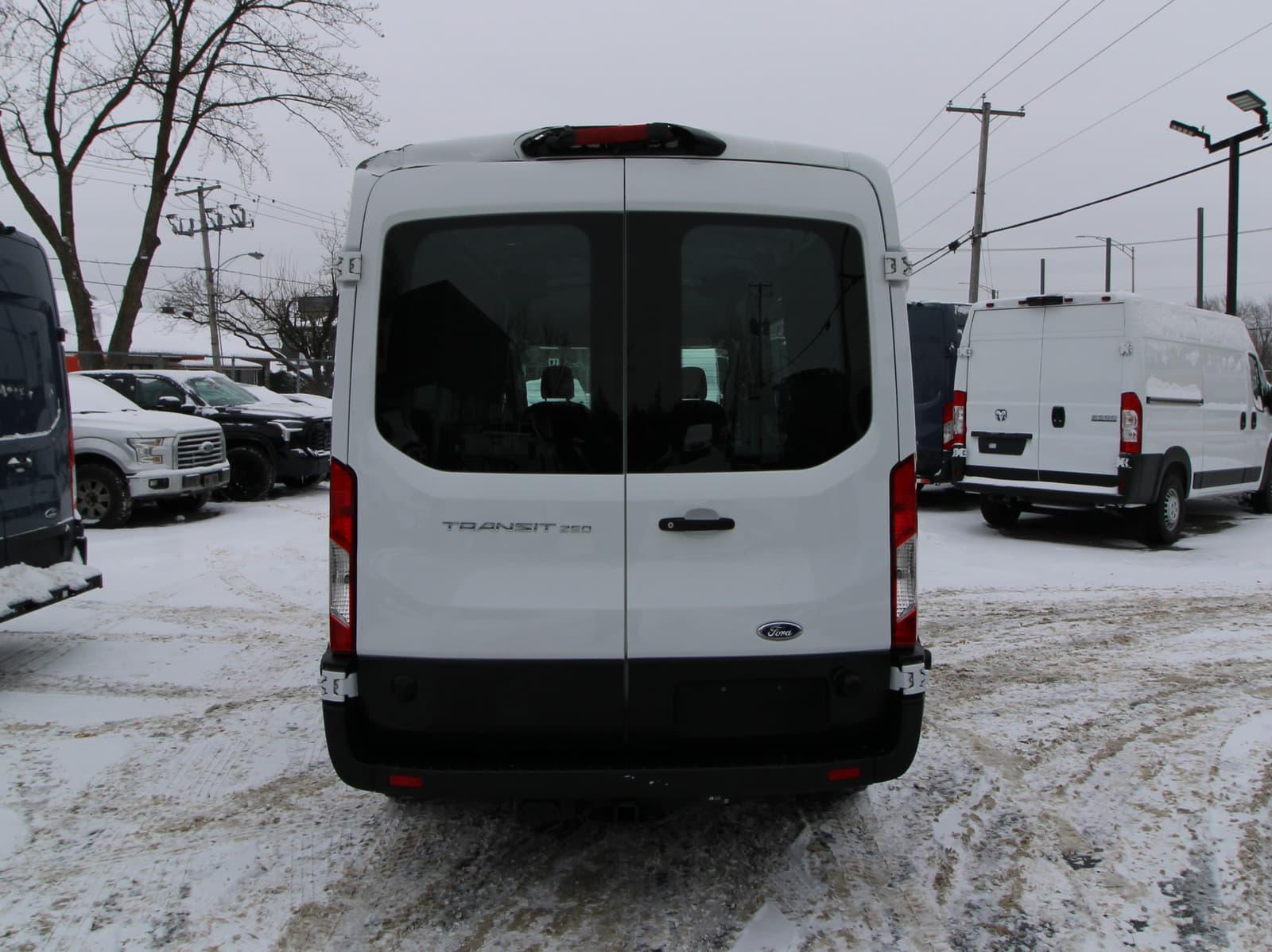 Ford Transit-250 Cargo Van 2023 - Image 16