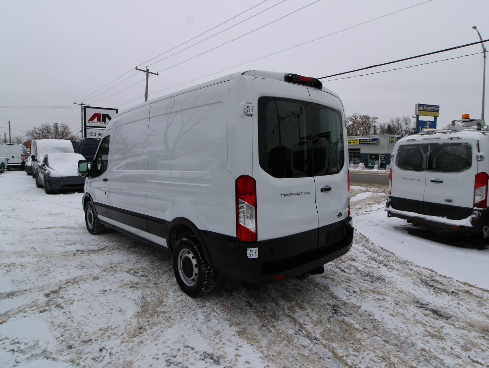 Ford Transit-250 Cargo Van 2023 - Image 11