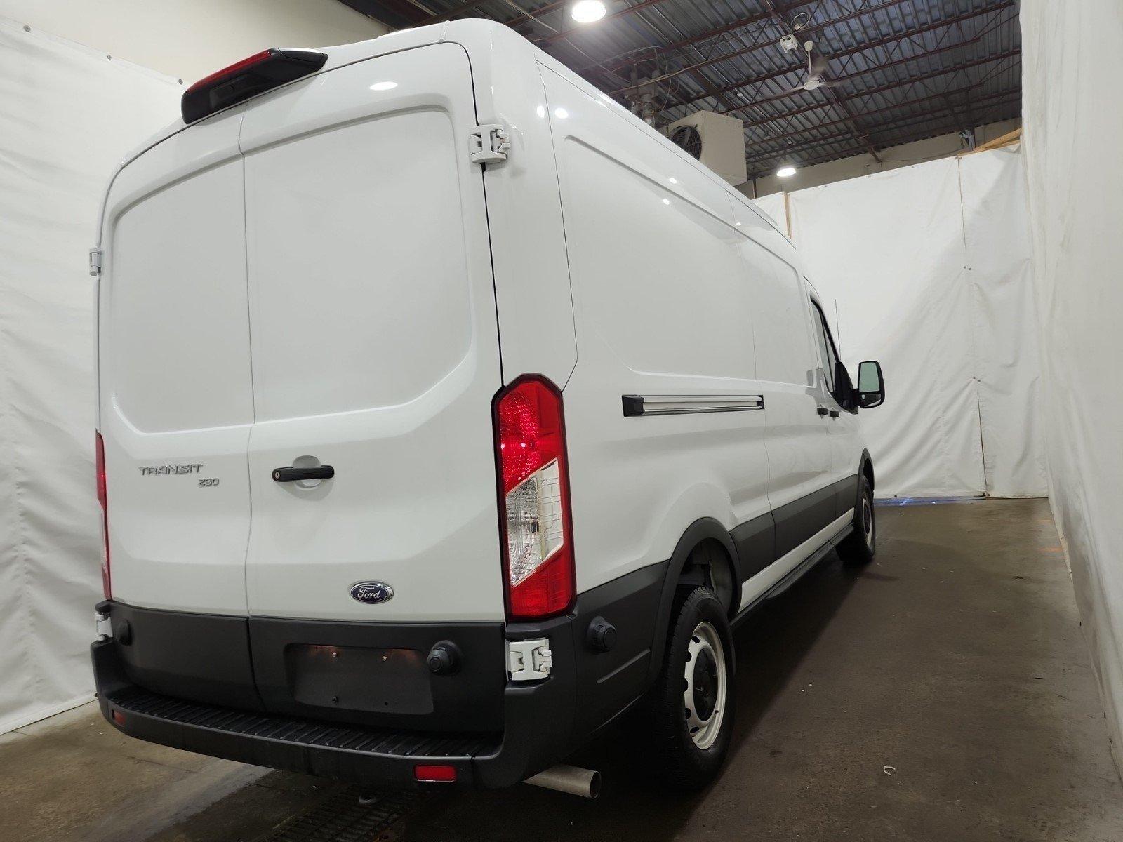 Ford Transit-250 Cargo Van 2024 - Image 6
