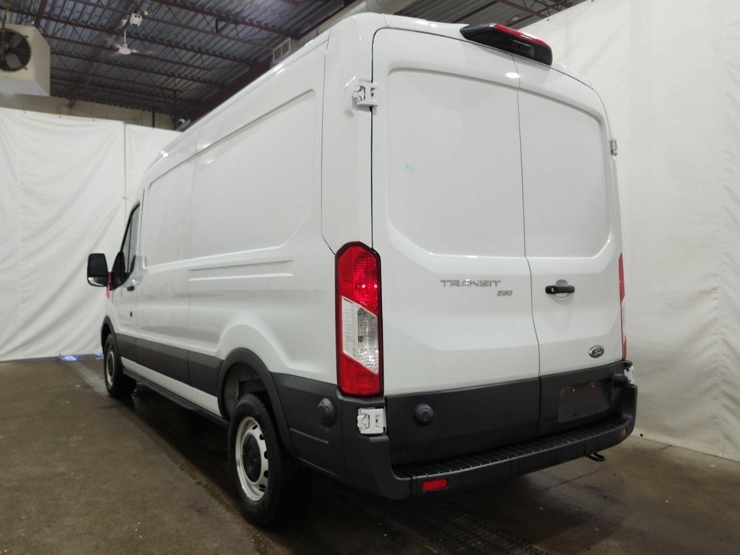 Ford Transit-250 Cargo Van 2024 - Image 8