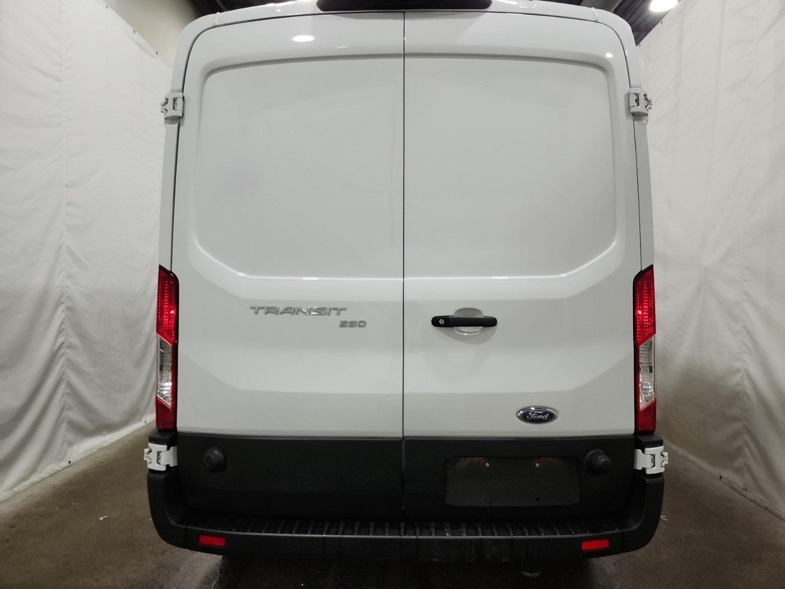 Ford Transit-250 Cargo Van 2024 - Image 11