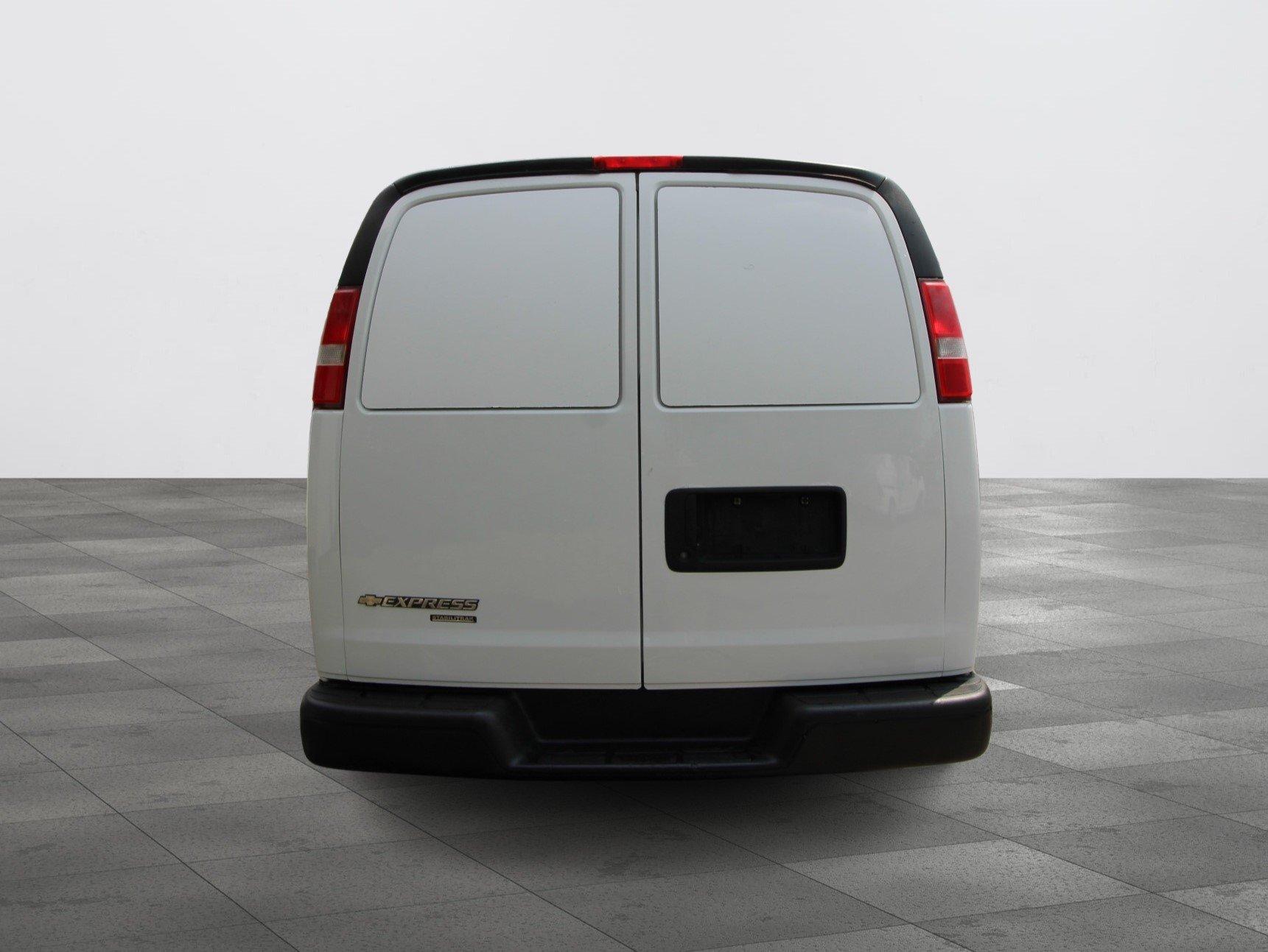Chevrolet Express Cargo Van 2016 - Image 13