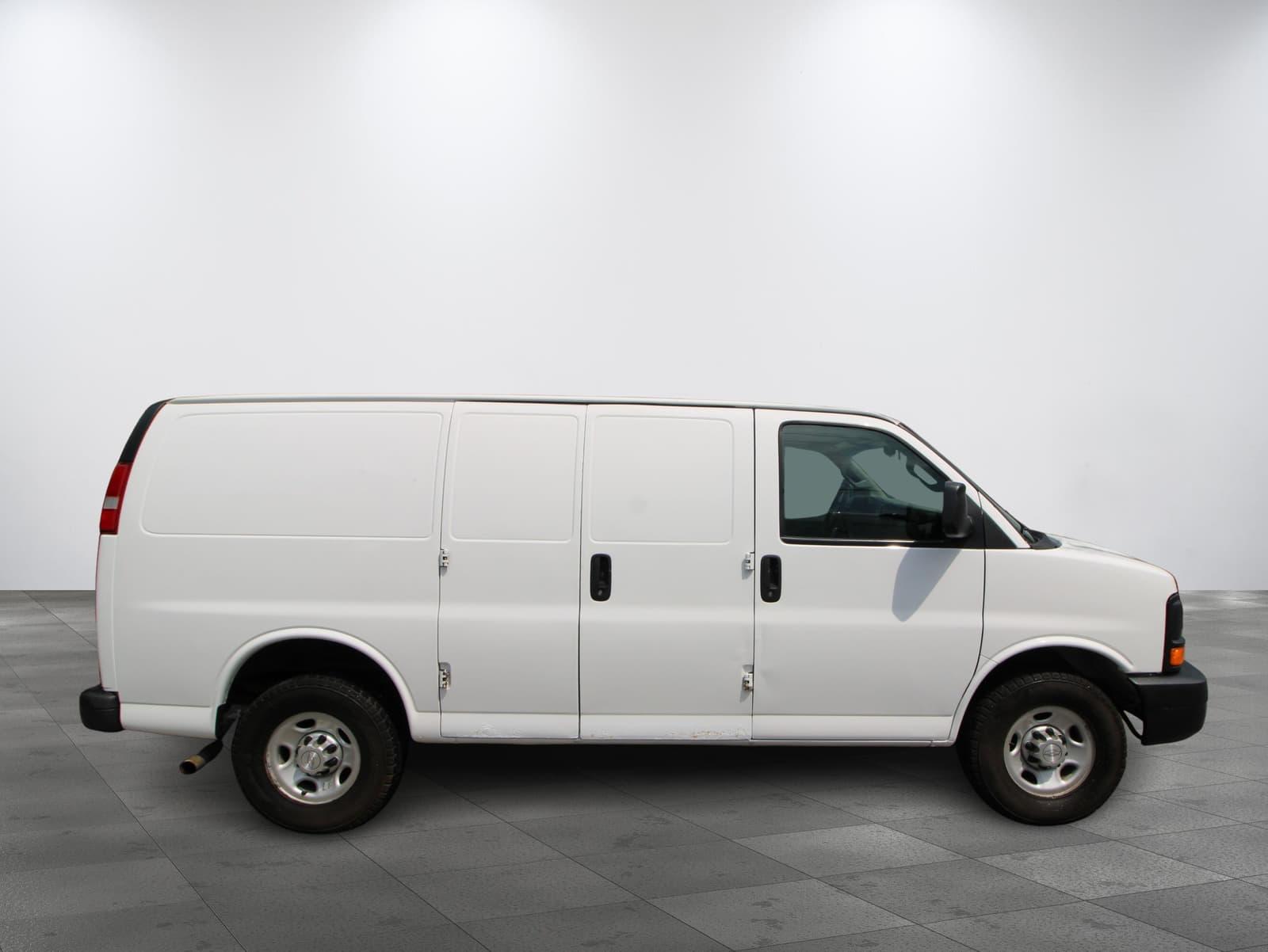 Chevrolet Express Cargo Van 2016 - Image 3