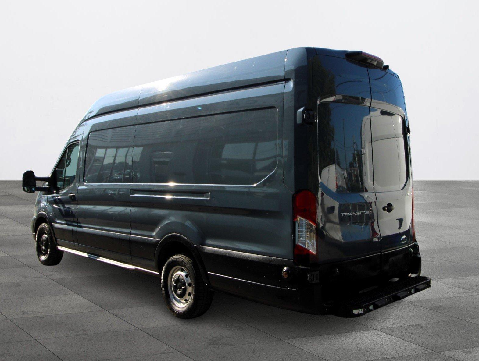 Ford Transit Cargo Van 2021 - Image 12