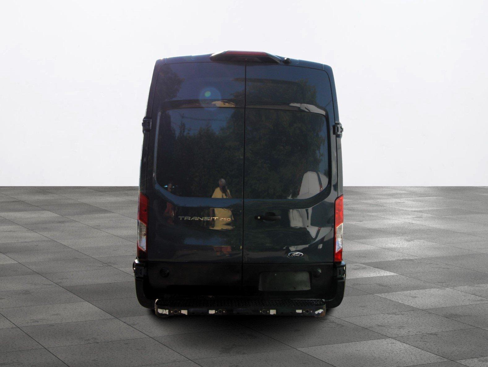 Ford Transit Cargo Van 2021 - Image 17