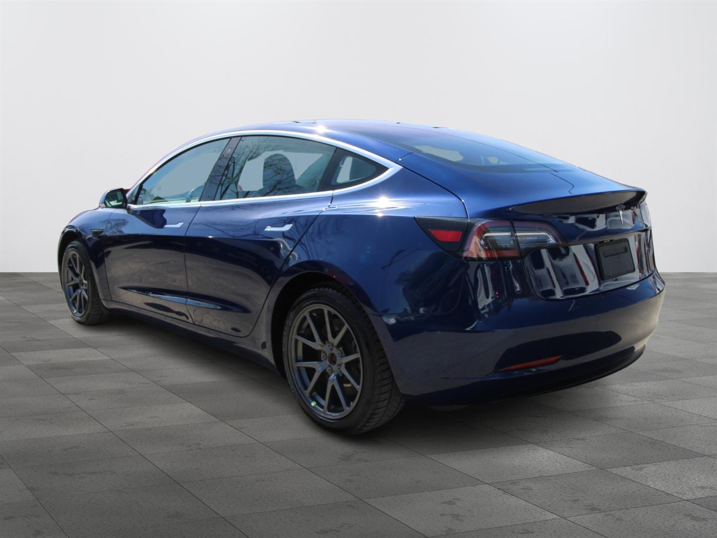 Tesla Model 3 2019 - Image 11