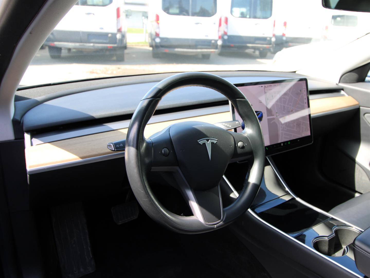 Tesla Model 3 2019 - Image 8