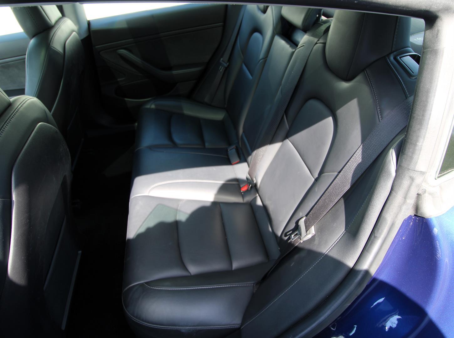 Tesla Model 3 2019 - Image 12