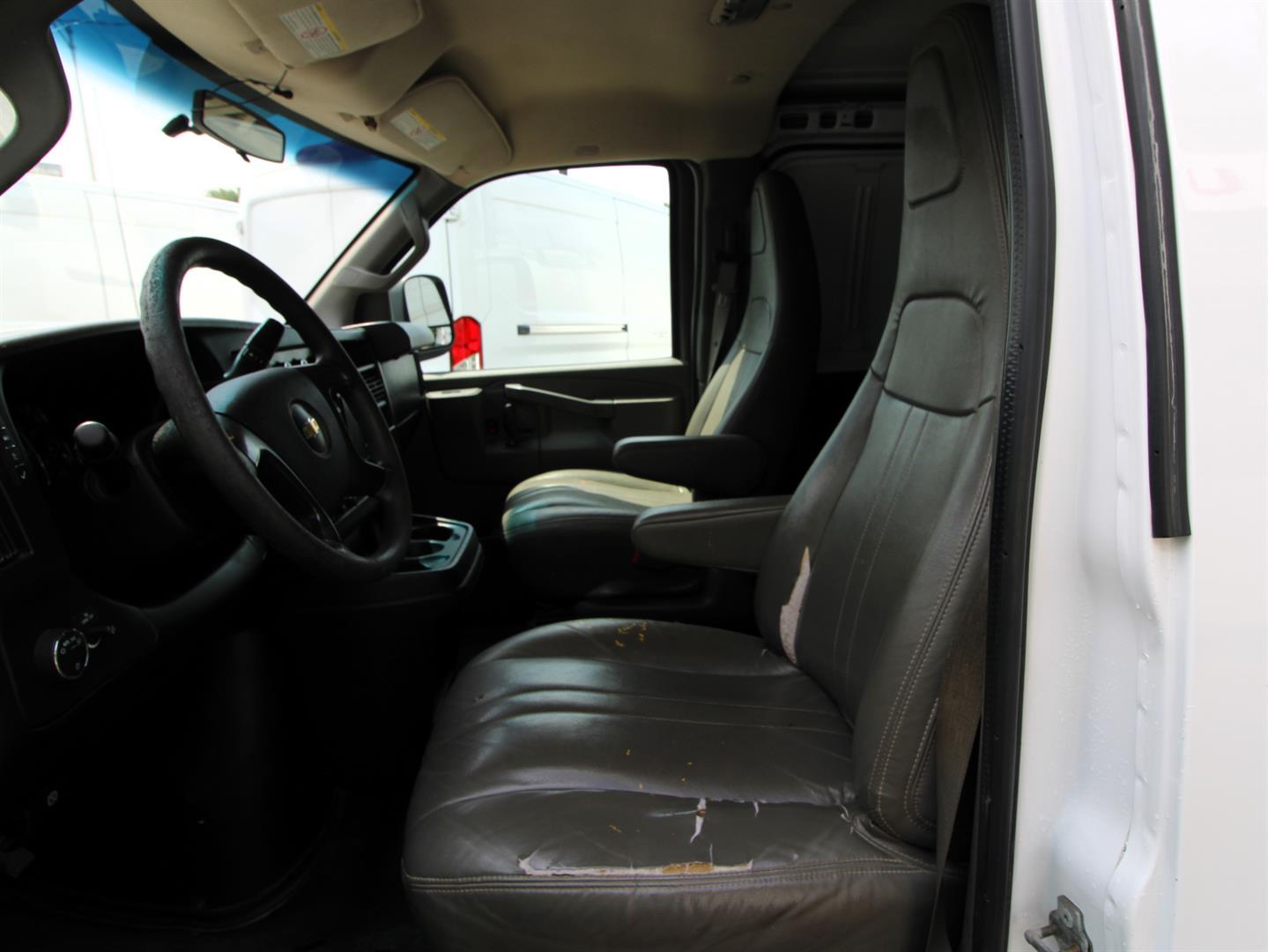 Chevrolet Express Cargo Van 2016 - Image 10