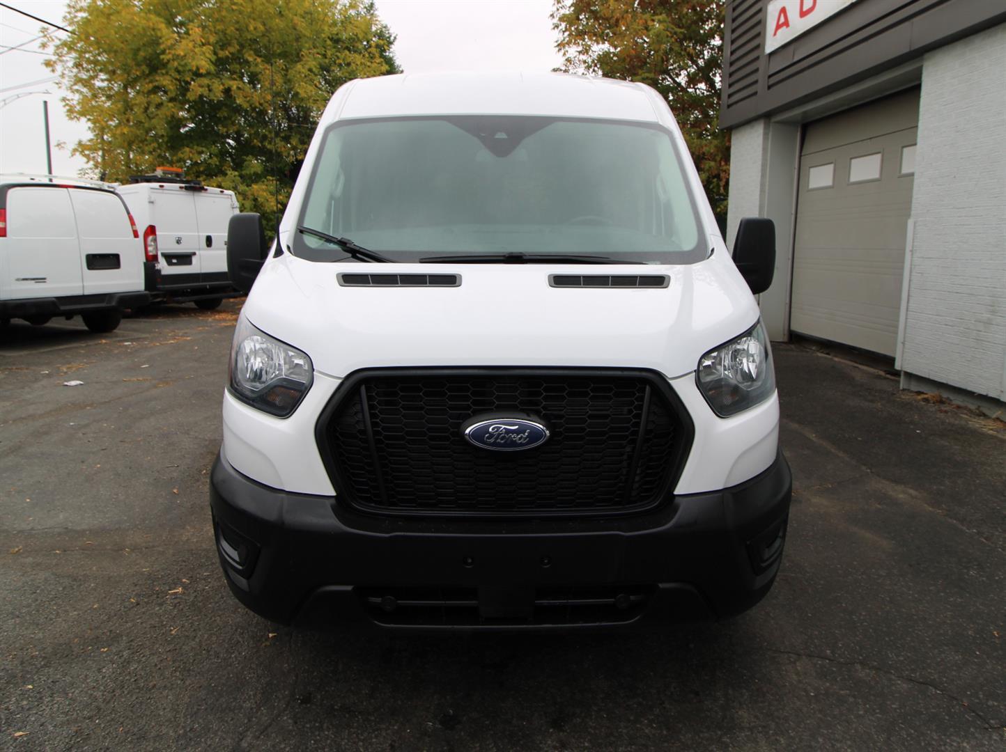 Ford Transit Wagon 2021 - Image 13