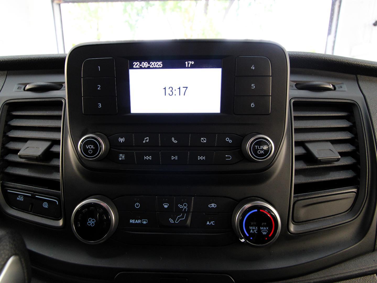 Ford Transit Wagon 2021 - Image 10