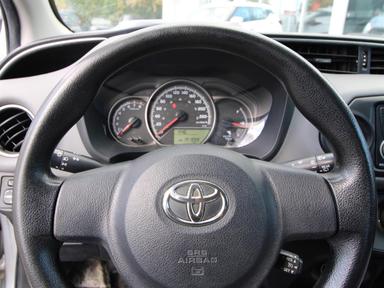 Toyota Yaris 2015 - Thumbnail 4