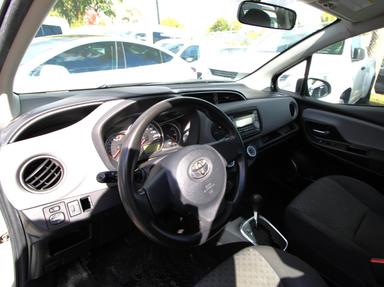 Toyota Yaris 2015 - Thumbnail 2