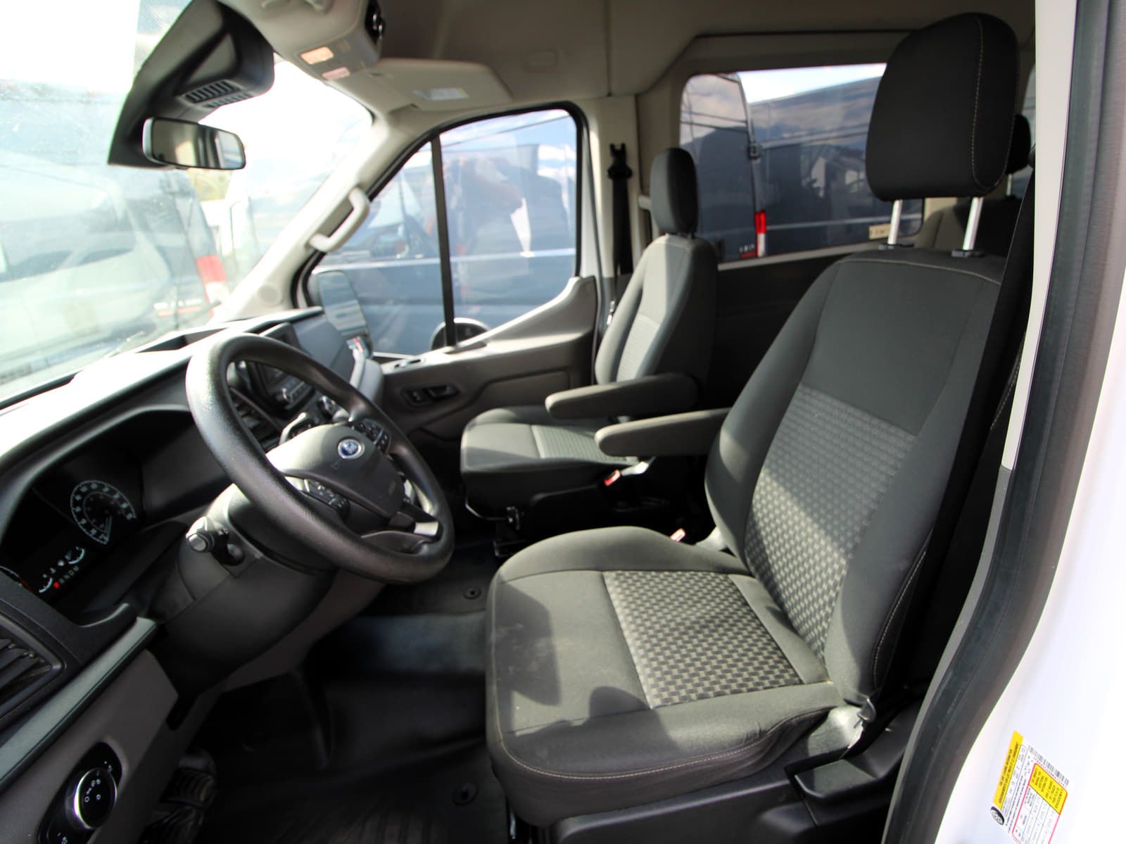 Ford Transit Passenger Wagon 2022 - Thumbnail 12