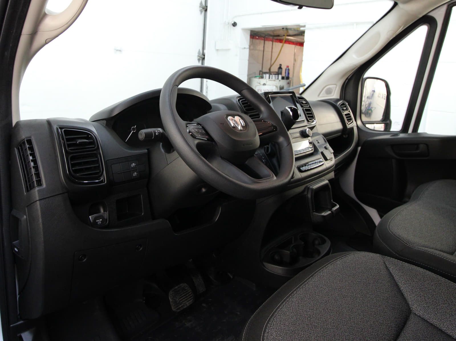 Ram ProMaster 1500 2025 - Thumbnail 4