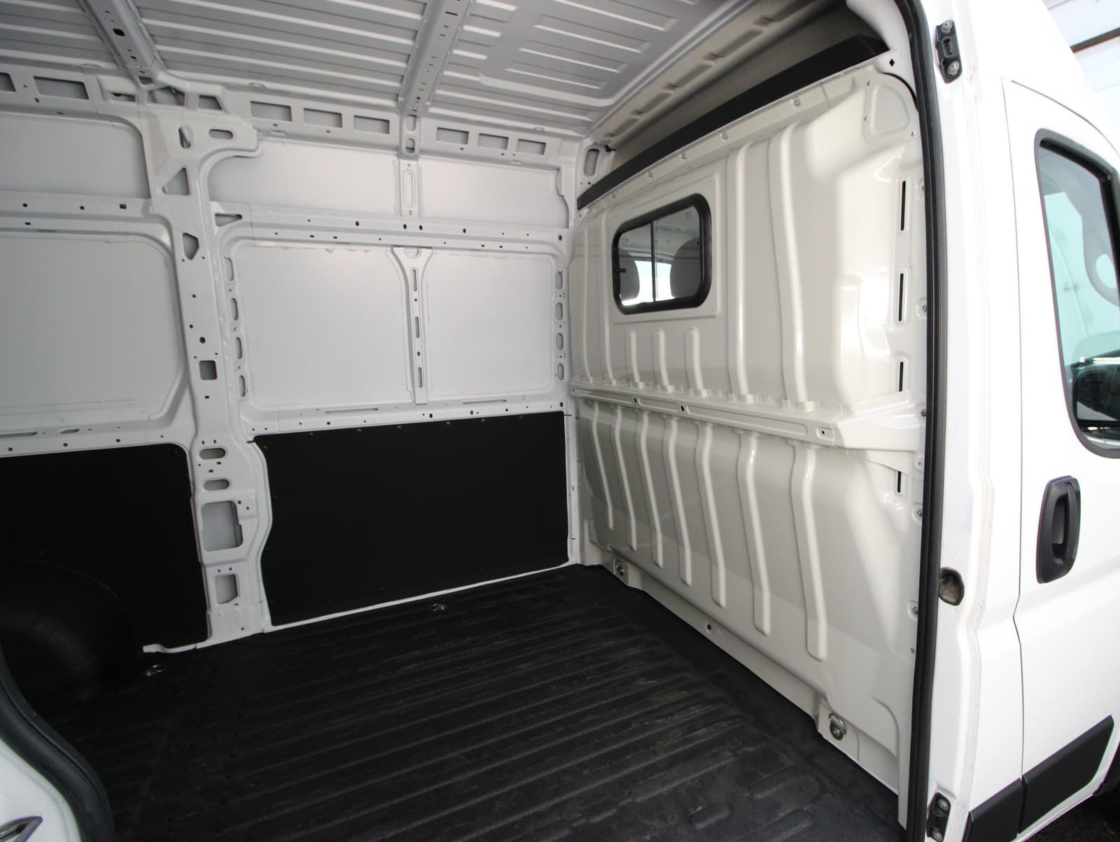 Ram ProMaster 1500 2025 - Thumbnail 12