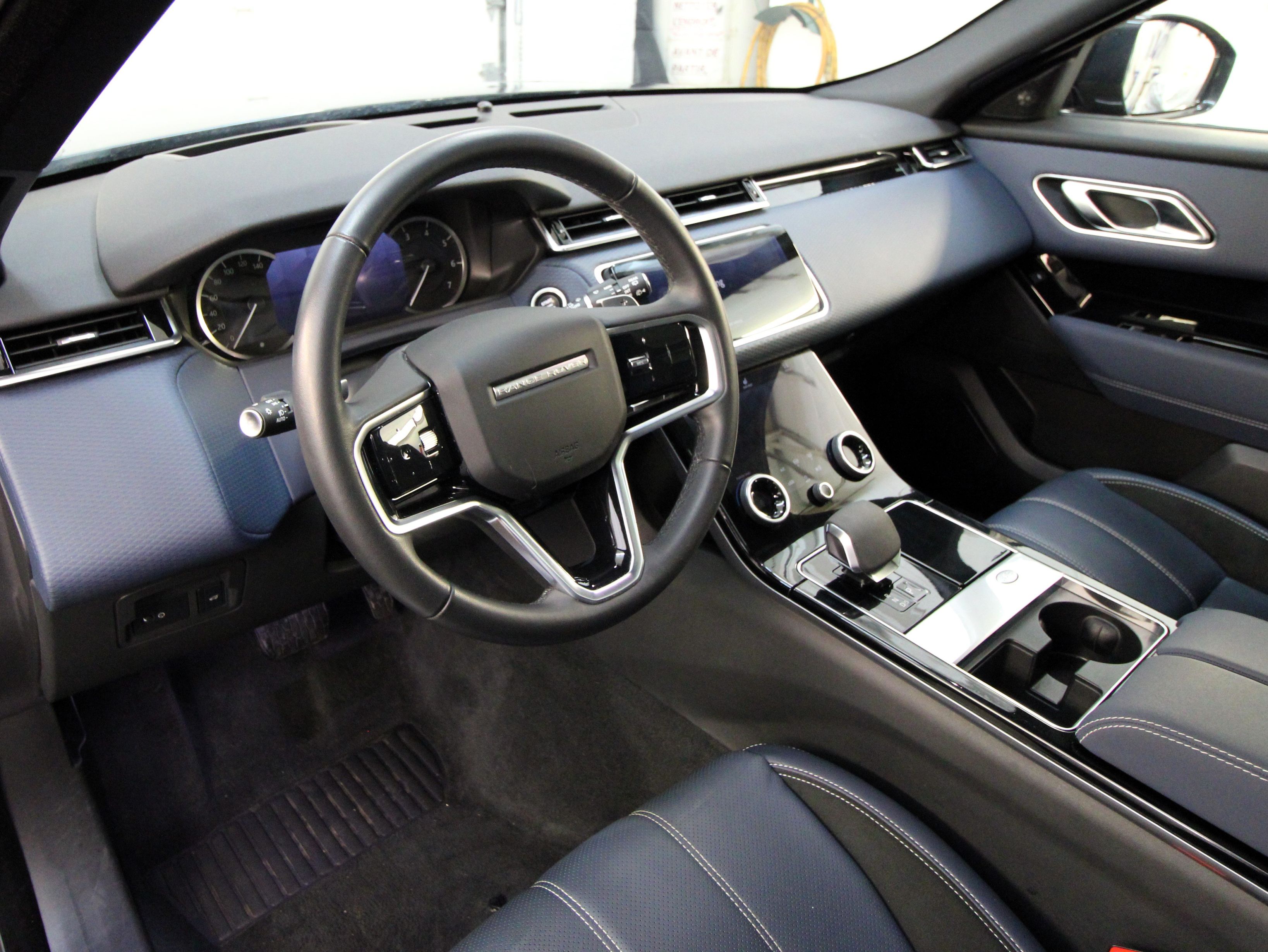 Land Rover Range Rover Velar 2023 - Thumbnail 8