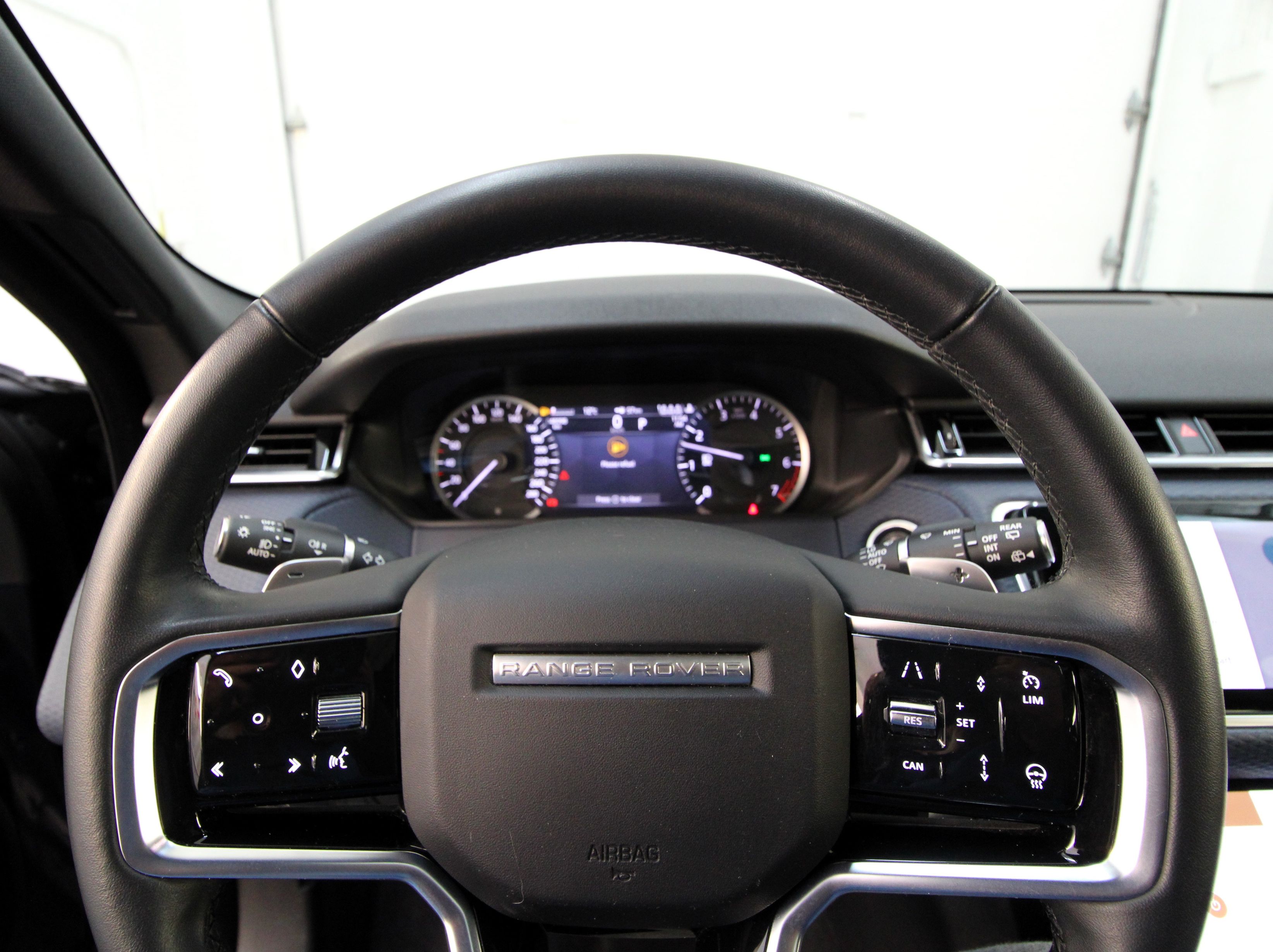 Land Rover Range Rover Velar 2023 - Thumbnail 9