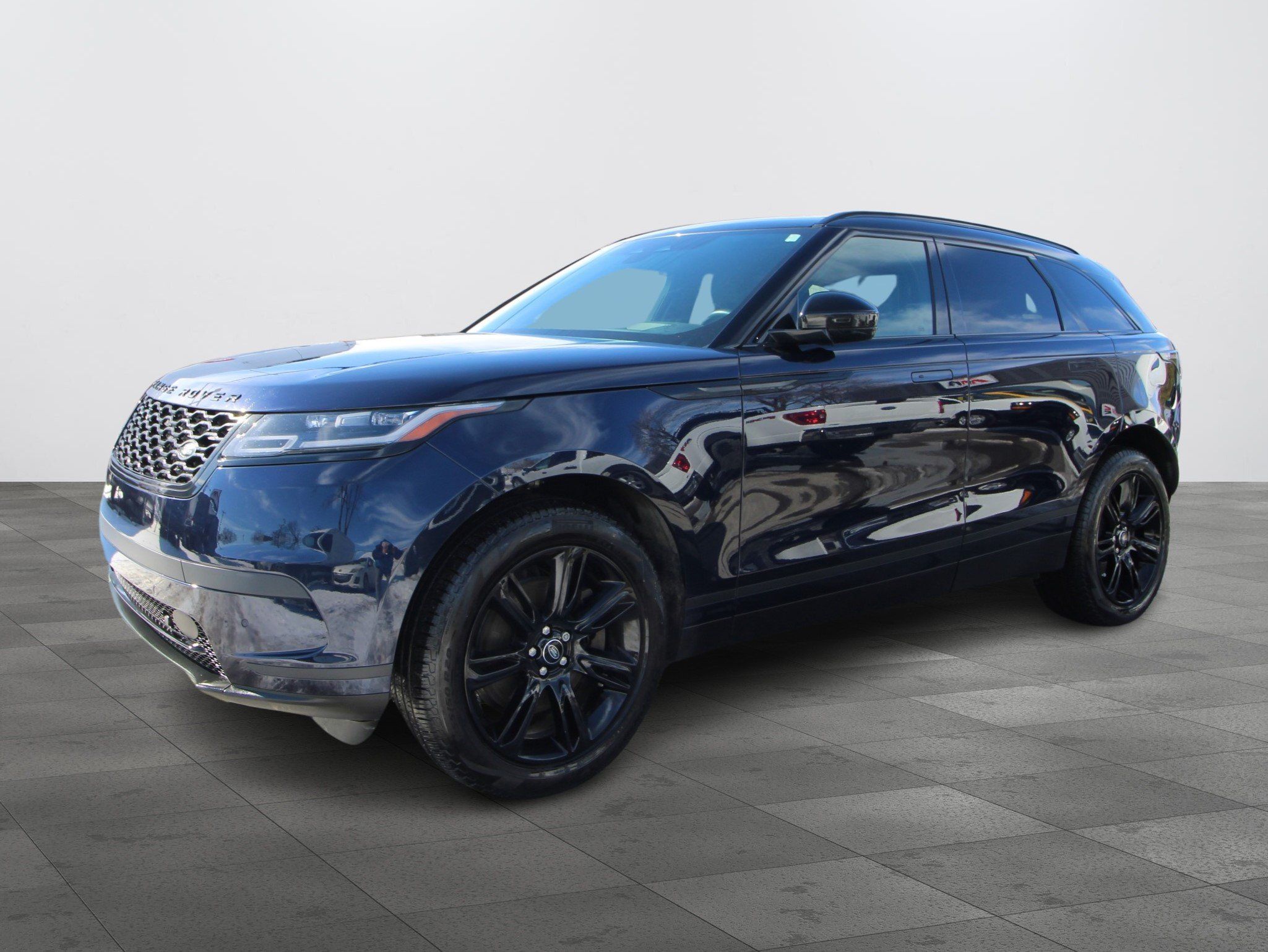 Land Rover Range Rover Velar 2023 - Thumbnail 4
