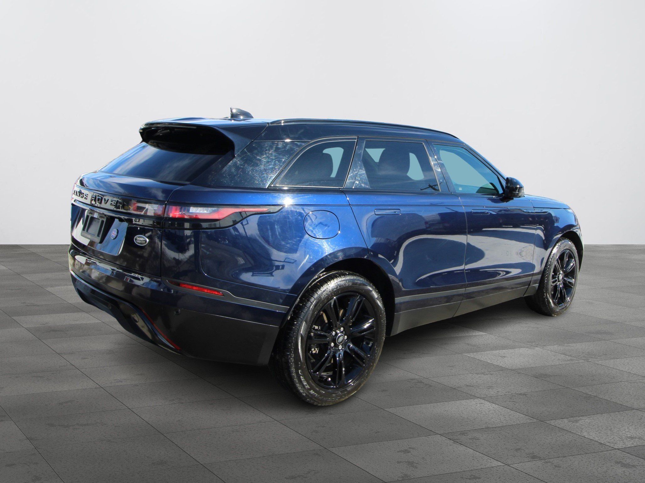 Land Rover Range Rover Velar 2023 - Thumbnail 12