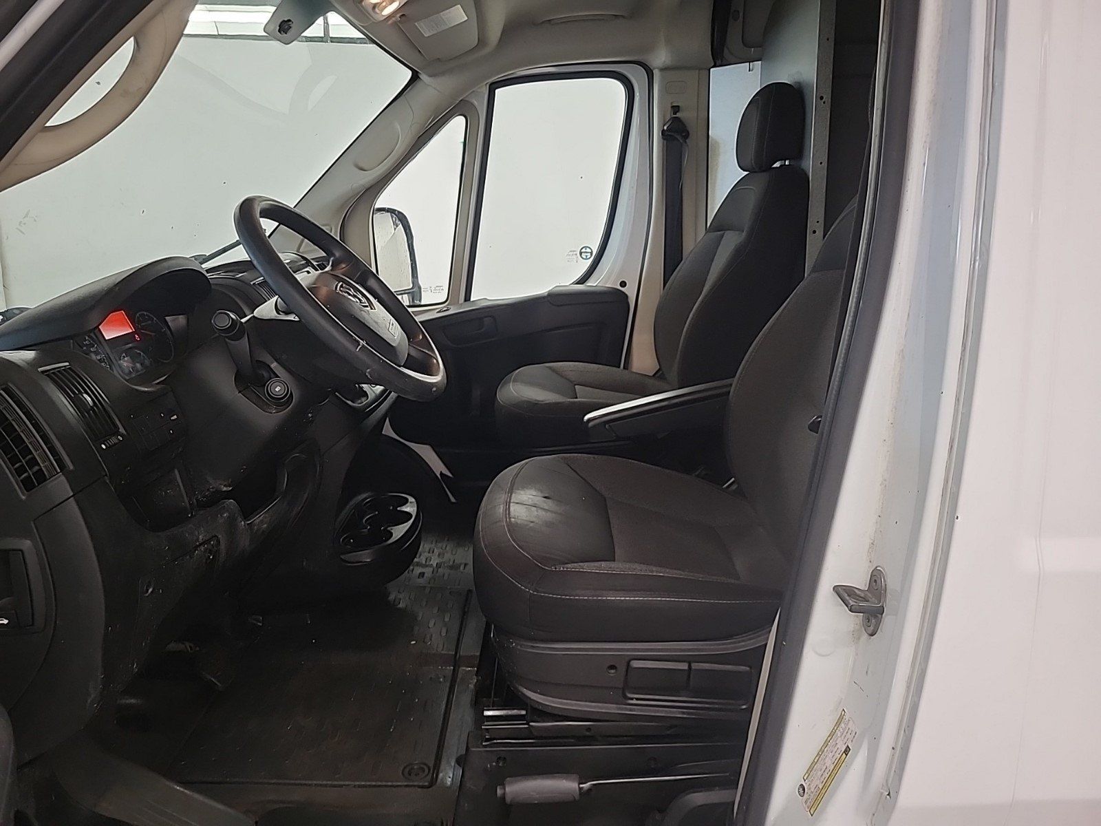 RAM ProMaster 1500 2018 - Thumbnail 4